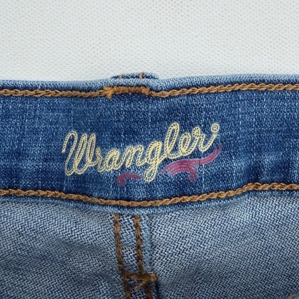 Wrangler Womens High Waisted Distressed Denim Shorts Medium Wash Raw Hem Size 31 - Picture 3 of 7